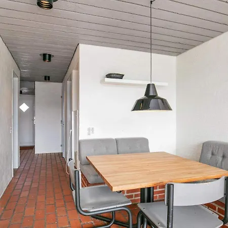 6 Person In Appartement